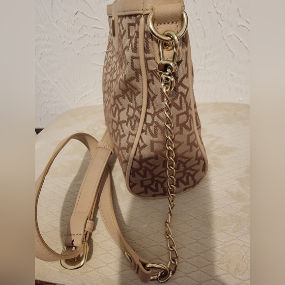 DKNY CROSSBODY - Picture 8 of 8